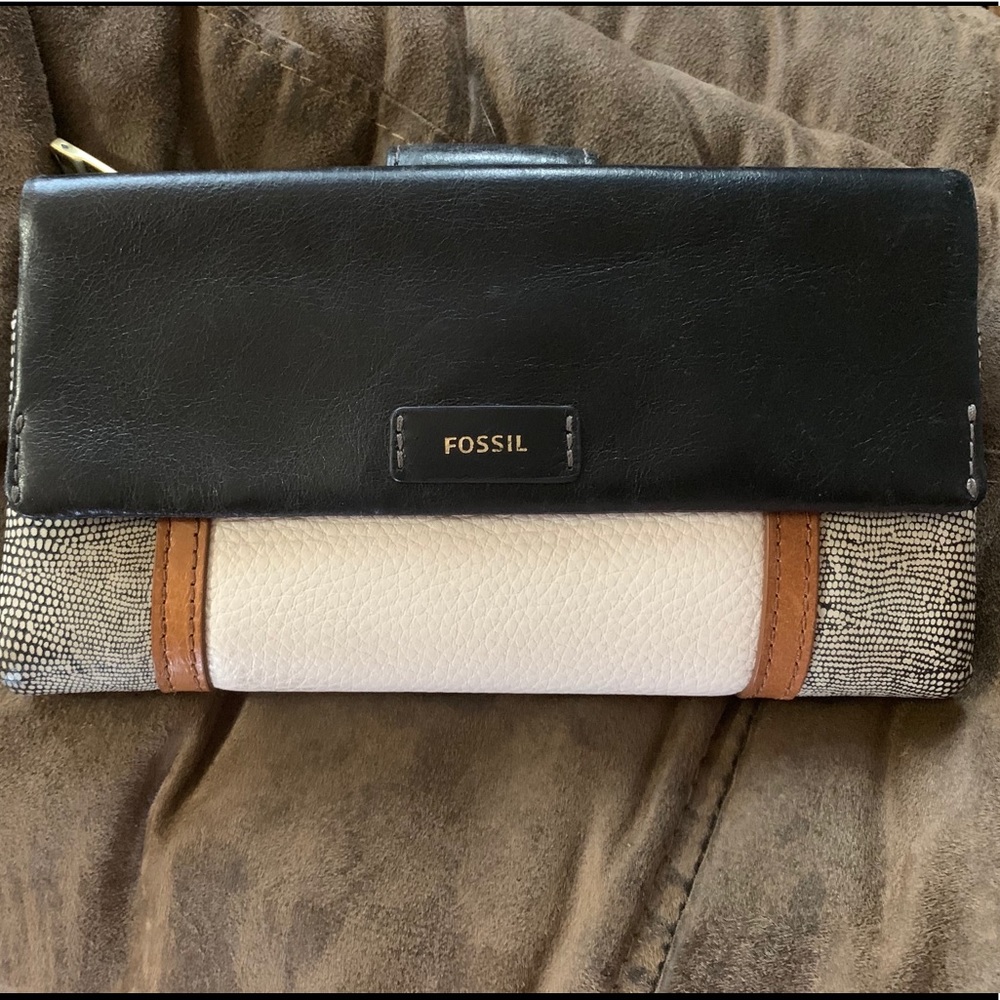Fossil wallet